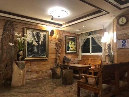 a dining room with a table and a clock on the wall at Chinshan Villa in Zhongzheng