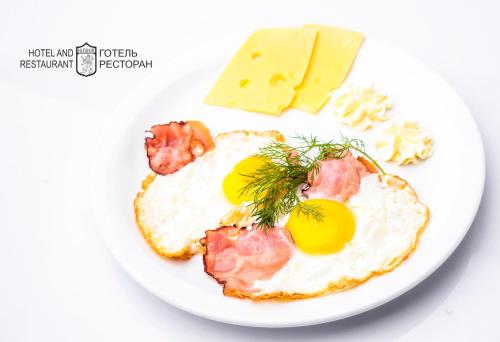 Jídlo v hotelu nebo okolí