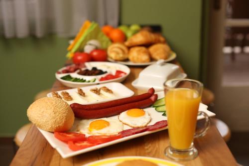 Завтрак для гостей Kindli Hotel