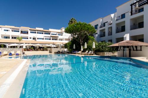 The swimming pool at or close to Algarve Luxury Experience - Situated within the Pinecliffs Resort