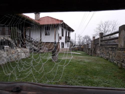 Fotografie z fotogalerie ubytování Guest House Tsvetina v destinaci Aprilci