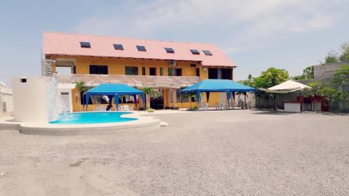 a building with a water fountain in front of a building at Hotel Soberao in Esmeraldas