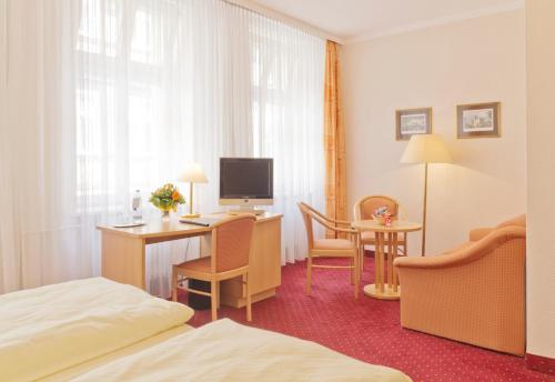 TV a/nebo společenská místnost v ubytování Hotel Benn