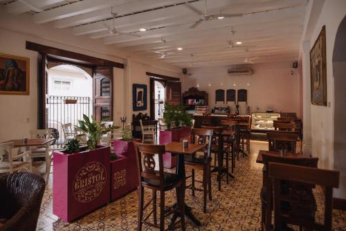Ресторан / где поесть в Hotel & Restaurante La Gran Francia