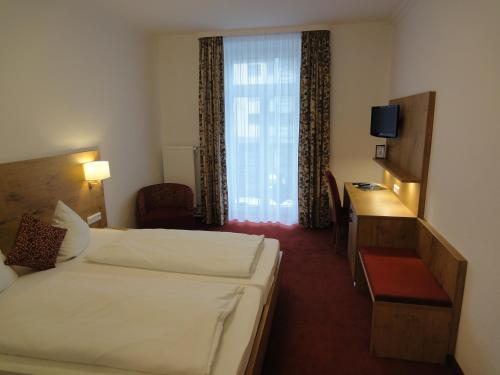 Postel nebo postele na pokoji v ubytování Hotel Krone