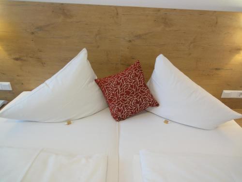 Postel nebo postele na pokoji v ubytování Hotel Krone