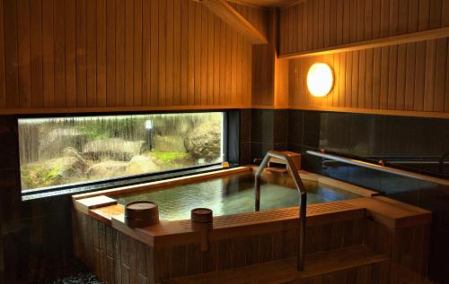 a jacuzzi tub in a room with a window at Moritsubetsu in Tsubetsu