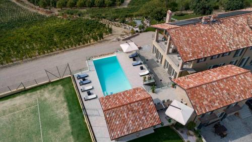 an aerial view of a house with a swimming pool at Casa Visette in Monforte dʼAlba