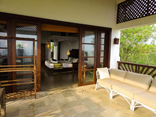 Un balcón o terraza en Little Tamarind