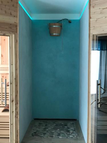 a room with a blue wall with a light on it at Rifugio Pranolz in Trichiana
