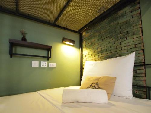 Postel nebo postele na pokoji v ubytování Niras Bankoc Hostel