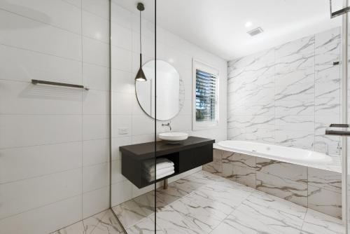 Vannas istaba naktsmītnē Quality Hotel Wangaratta Gateway