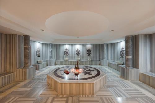 una representación de un vestíbulo con una fuente en Siam Elegance Hotel & Spa en Belek