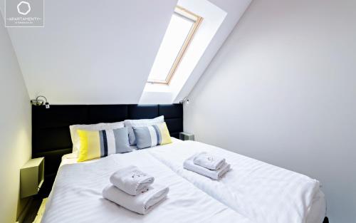 Ένα ή περισσότερα κρεβάτια σε δωμάτιο στο Wonder Home - Apartamenty z balkonami Leśny Dom II - w cichej i zielonej części Karpacza