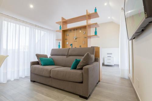 a living room with a couch and a tv at Lofts Complejo Playa Mar in Portonovo