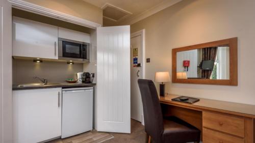 Kuchyň nebo kuchyňský kout v ubytování Cheshire Hospitality Ltd Trading As Lennox Lea Studios and Apartments