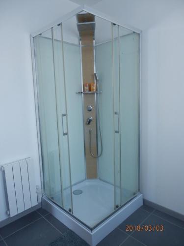a shower with a glass enclosure in a room at location vacances in Linguizzetta