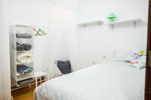a bedroom with a white bed and a closet at Cosy Apartment 6 places Canarian Life in Las Galletas