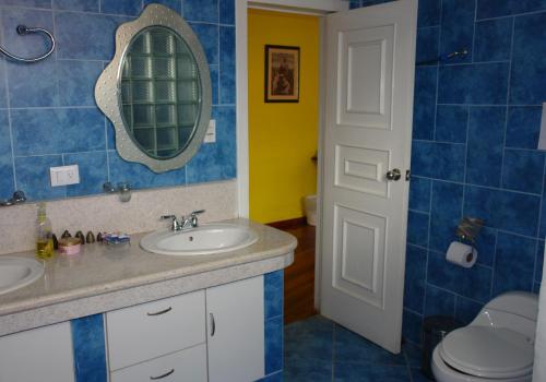 Ένα μπάνιο στο Casa Bella Vista