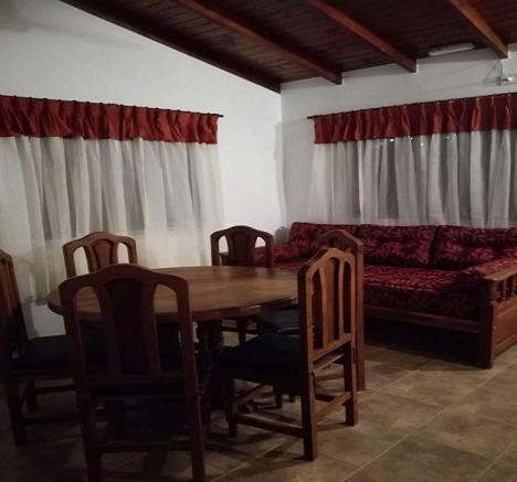 Χώρος καθιστικού στο La Roca Cabañas