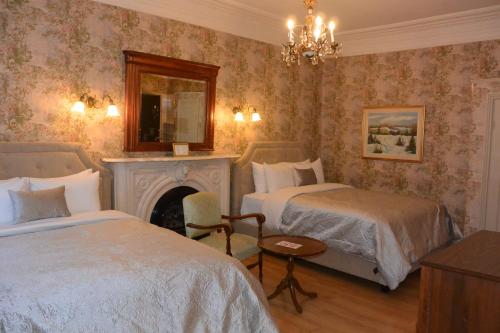 Katil atau katil-katil dalam bilik di Manoir Sainte Genevieve