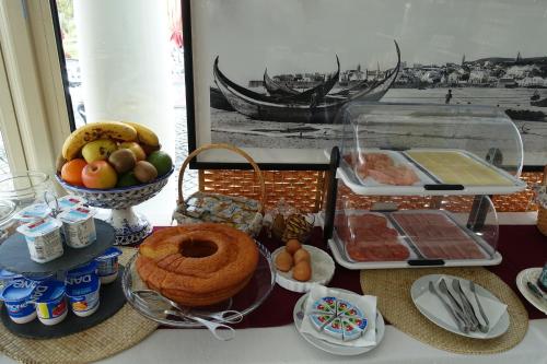 a table topped with food and a plate of food at Casa Pinha in Figueira da Foz