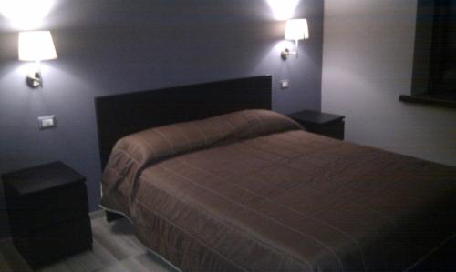 a bedroom with a bed and two night stands at Agriturismo Il Parco in Nusco