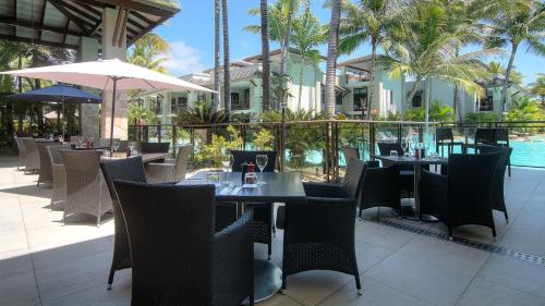 Бассейн в Luxury Apartments at Temple Resort and Spa Port Douglas или поблизости