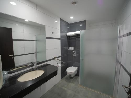 Koupelna v ubytování Margoa Hotel Netanya