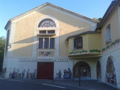 a building with statues on the side of it at Le Mas Sophil in Carcès