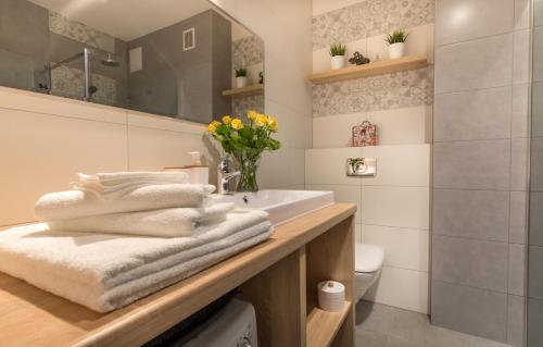 a bathroom with a sink and a counter with towels at Apartament Słoneczny in Ustrzyki Dolne