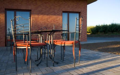 a table and chairs sitting outside of a building at Rodinné Vinařství Skoupil in Velké Bílovice