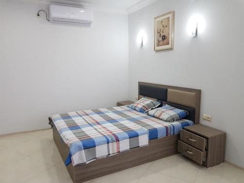 Cama ou camas em um quarto em Batumi Apartment With Sea View