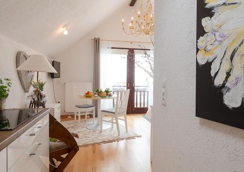 a kitchen and dining room with a table and a painting at Am Quittenbaum in Münstermaifeld