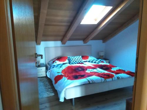 a bedroom with a bed in a room at DD apartmani in Krk