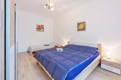 a bedroom with a large blue bed in a room at Apartment Nicol in Pula