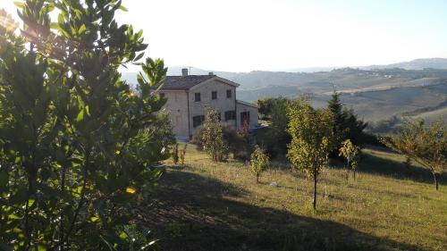 Gallery image of CasaBella Casale immerso nel verde in Montecosaro