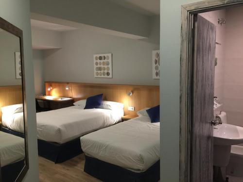 Cama o camas de una habitación en Hotel Celanova