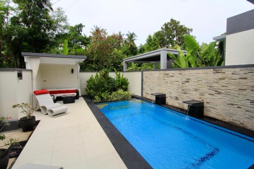 a swimming pool in the backyard of a house at Villa 2Brook in Lovina