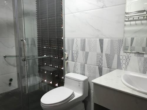 Koupelna v ubytování Pho Bien Homestay