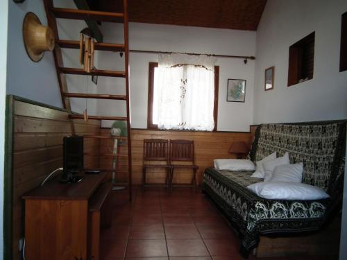 a living room with a couch and a window at Le Cardinal des Grands Bleus in Saint-Leu
