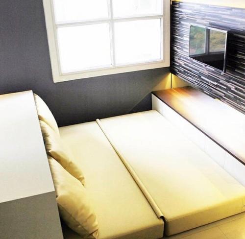 Tempat tidur dalam kamar di Sam’s Parahyangan Residence