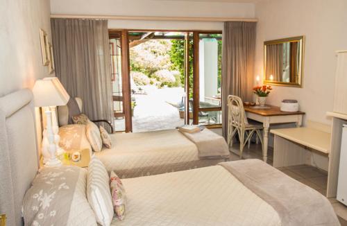 A bed or beds in a room at Milkwood Country Cottage