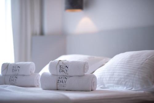 Ένα ή περισσότερα κρεβάτια σε δωμάτιο στο Sunday Boutique Hotel