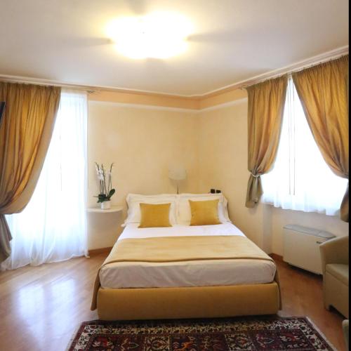 Ein Bett oder Betten in einem Zimmer der Unterkunft Albergo Castiglione Langhe