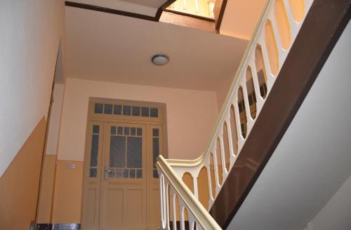 a hallway with stairs leading up to a door at Ferienwohnungen Familie Jäschke in Görlitz
