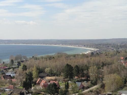 ジールクスドルフにあるLütte Höögの町と湖の景色