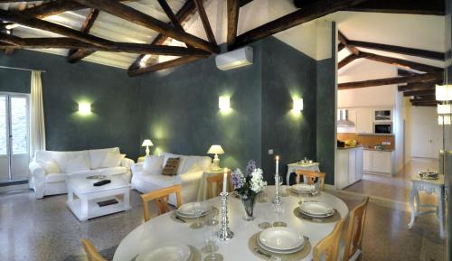 Reštaurácia alebo iné gastronomické zariadenie v ubytovaní Ca' dell' Artista with Balcony and Terrace