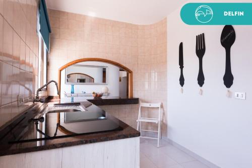 Η κουζίνα ή μικρή κουζίνα στο Fronton Whale Apartamentos