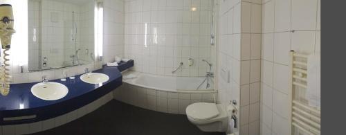 Kylpyhuone majoituspaikassa Hotel Ascot Bristol